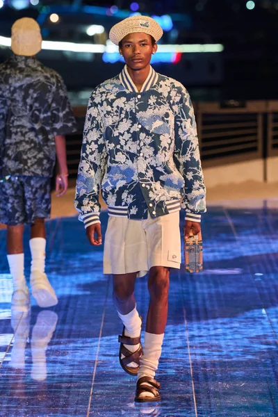 Look 64
